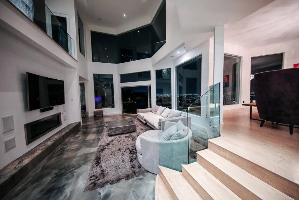 Hollywood Hills Modern Sanctuary-jaw Dropping View Los Angeles