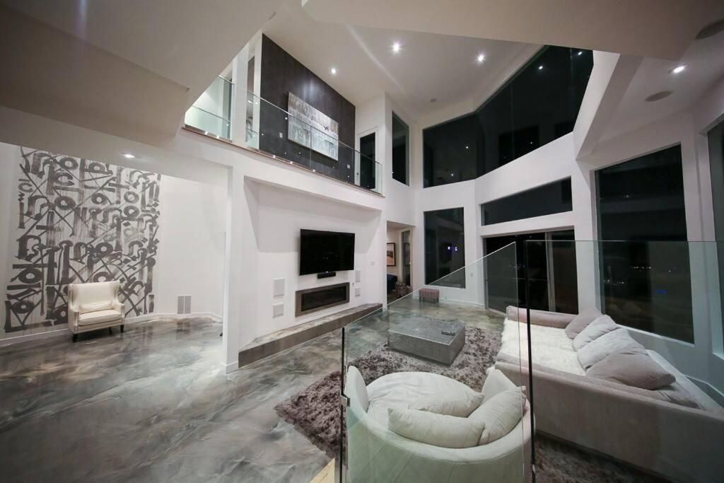 Hollywood Hills Modern Sanctuary-jaw Dropping View Villa Los Ángeles