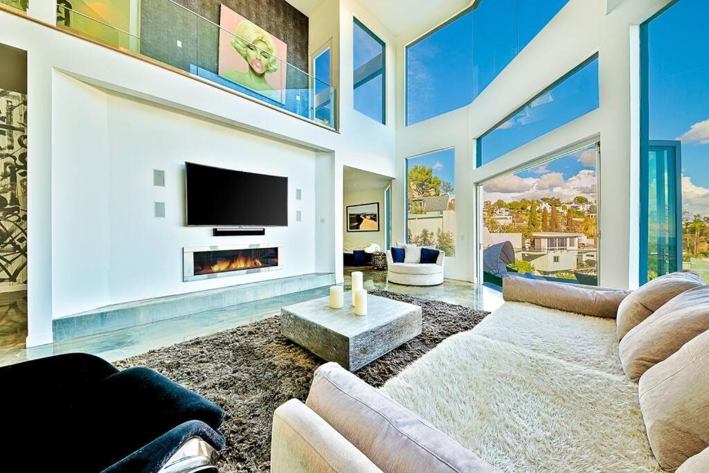 Hollywood Hills Modern Sanctuary-jaw Dropping View *